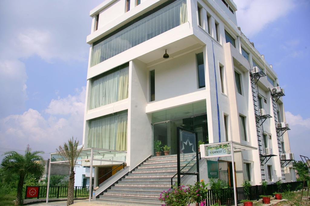 Hotel Highnest Singapperumalkovil Exterior photo
